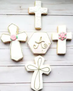 Five criss cross like decorated Cookies