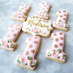 Seven polka dots decorated Cookies