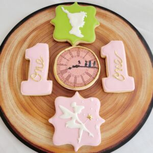 Five one shape decorated Cookies
