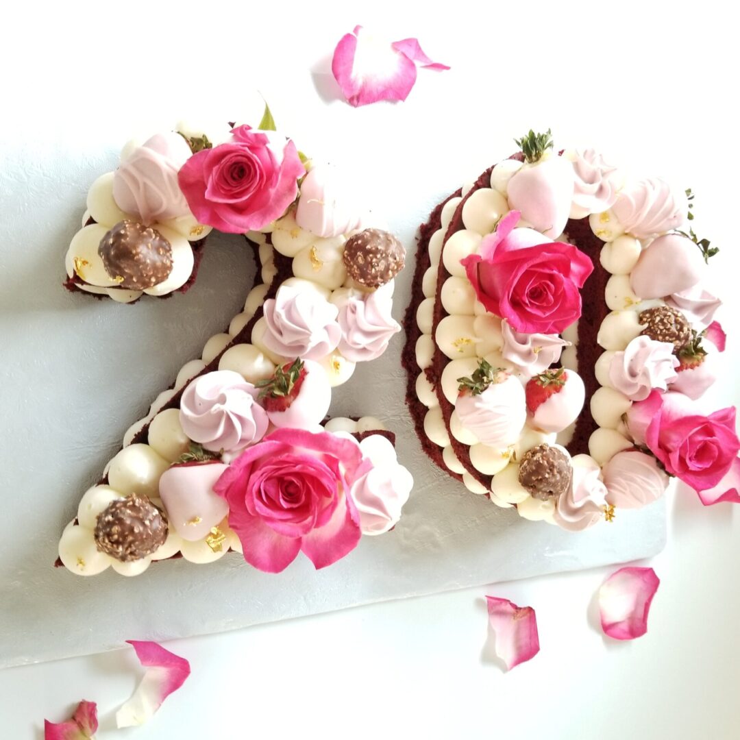 Twenty flowery 3D decorated Cakes