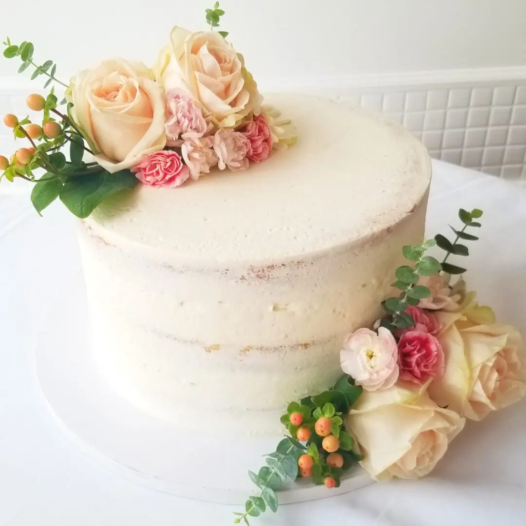 Rose decorated Wedding Cake