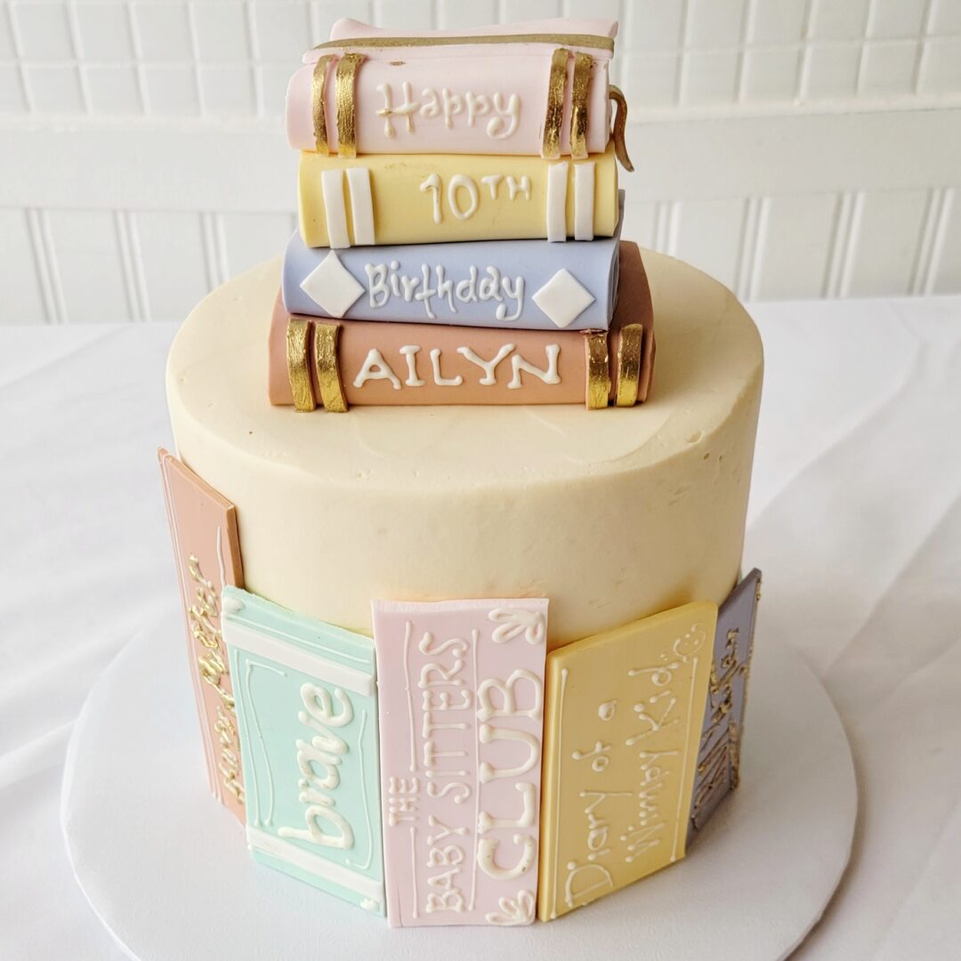 Books decoarted Ailyn 10th Girl Birthday Cake